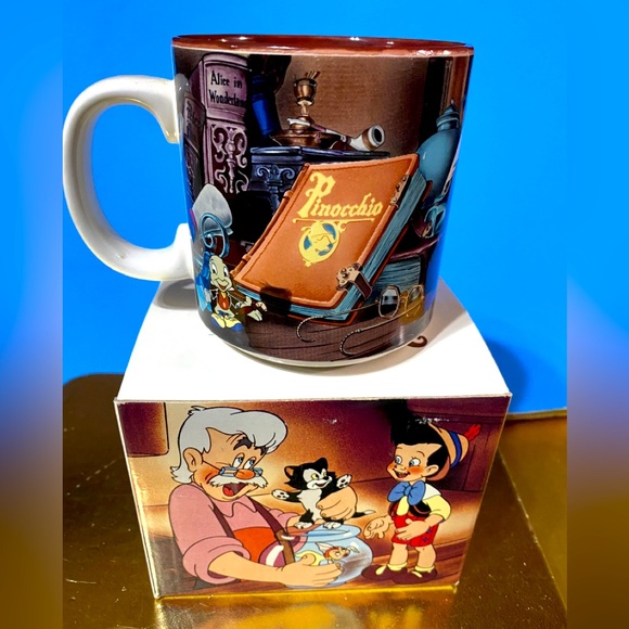WALT DISNEY’S CLASSIC PINOCCHIO VTG 90’s NWT DISNEY STORE EXCLUSIVE CERAMIC MUG - Picture 2 of 15